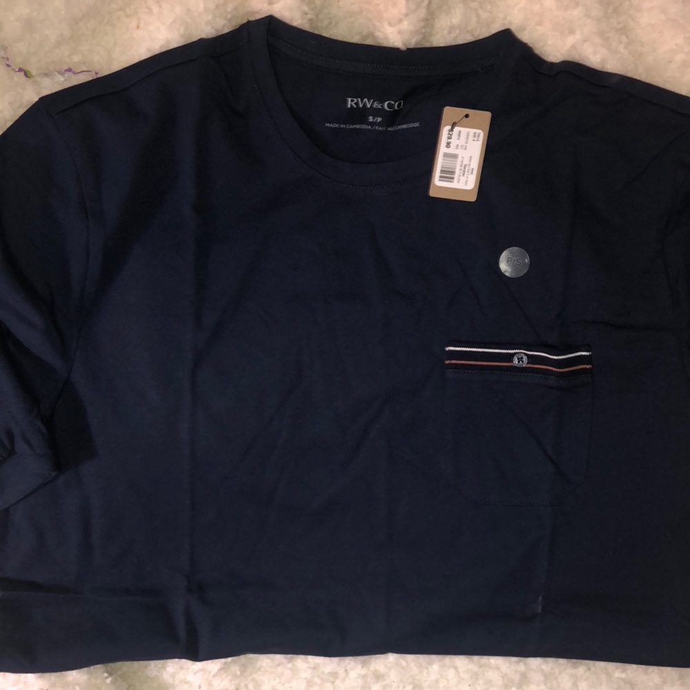 Mens t-shirt with pocket and striped detail’s on the pocket and sleeves